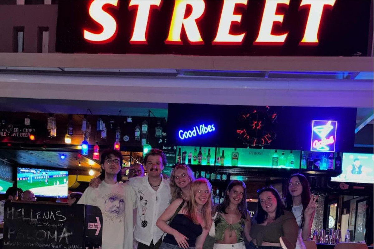 Street Bar