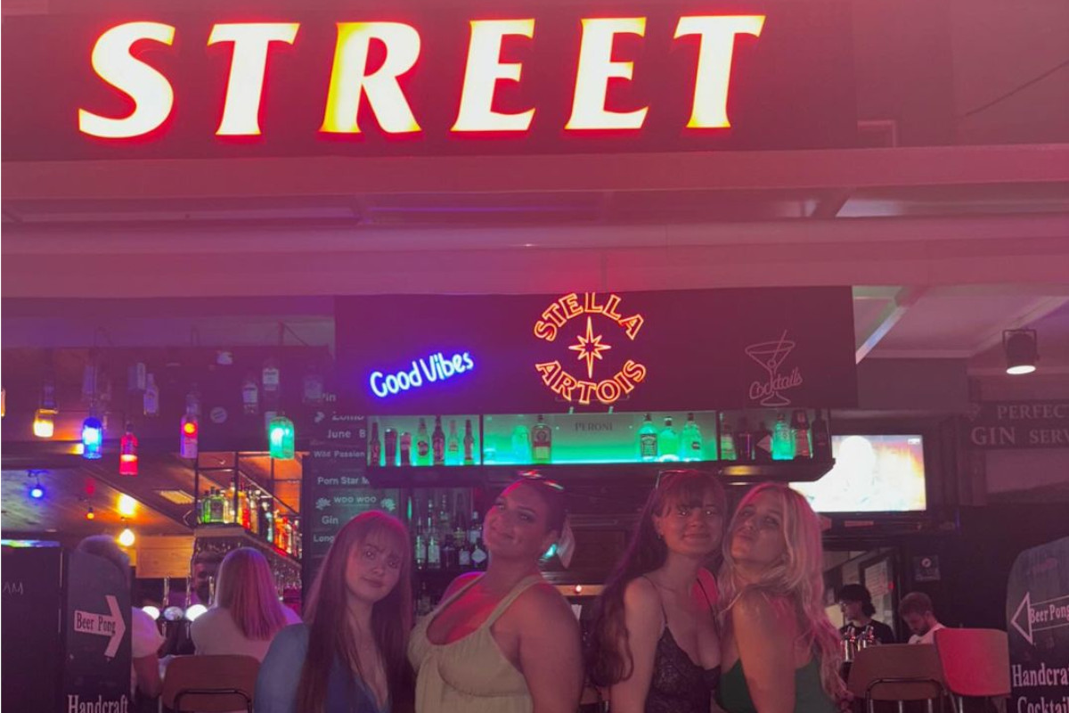 Street Bar