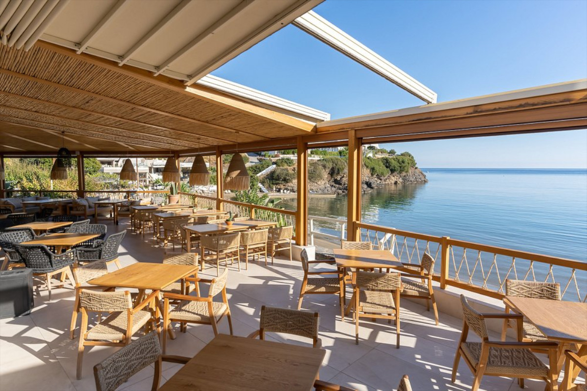 Mambo Beach Bar & Restaurant