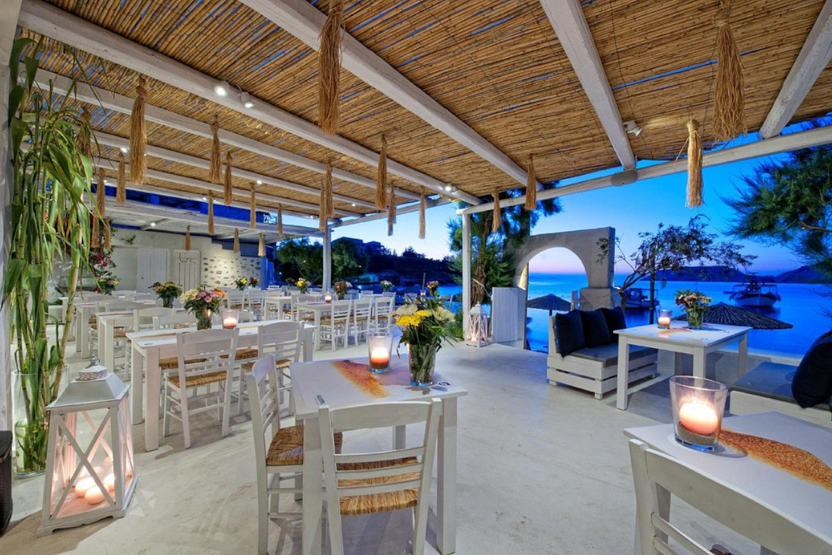 Almyra Seaside Food & Cocktails