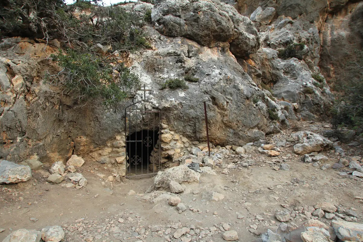 Goumenospilio Cave photo 2
