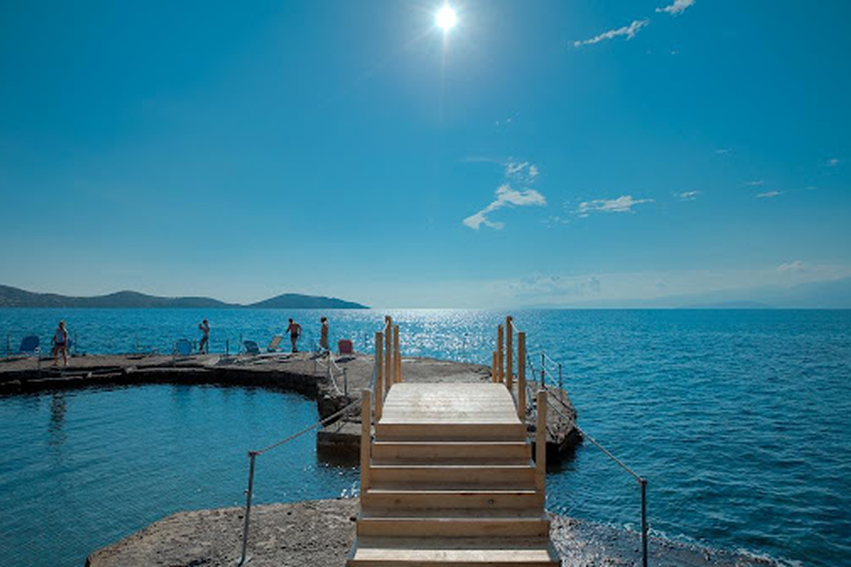 Plage d`Elounda Breeze