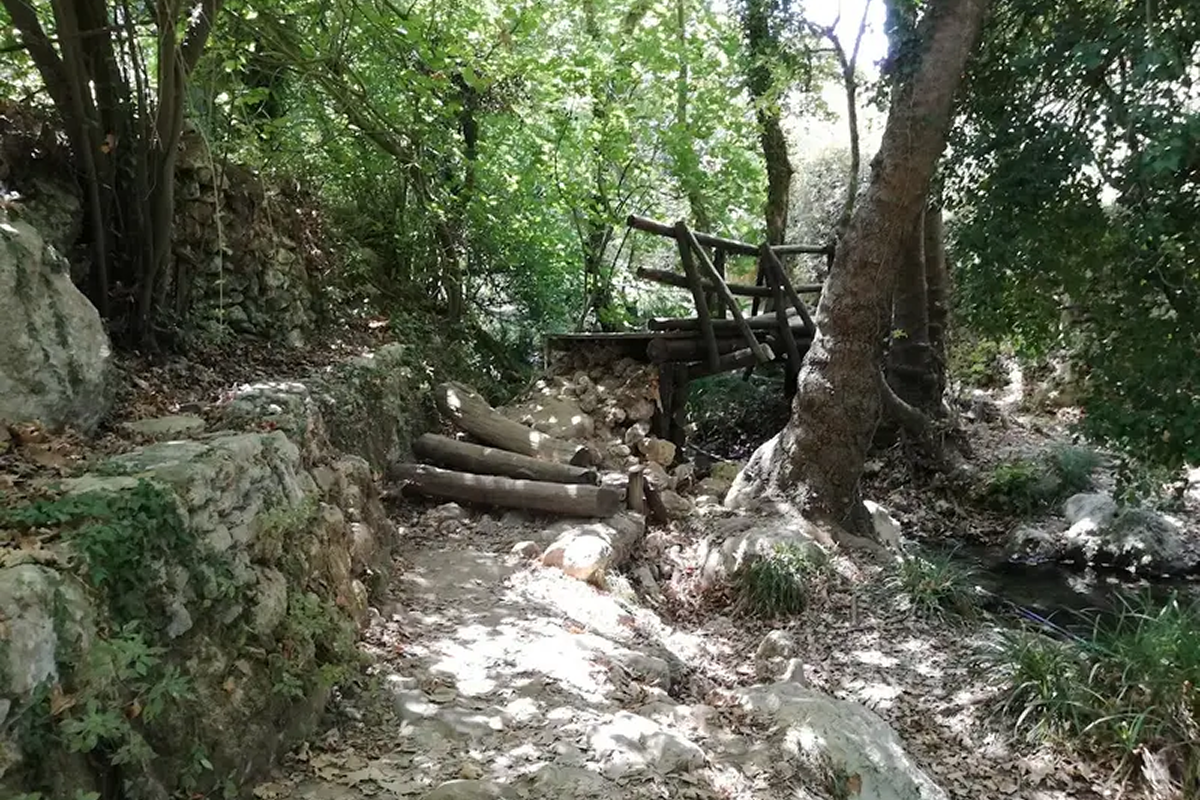 Mili Gorge Trailhead (North)