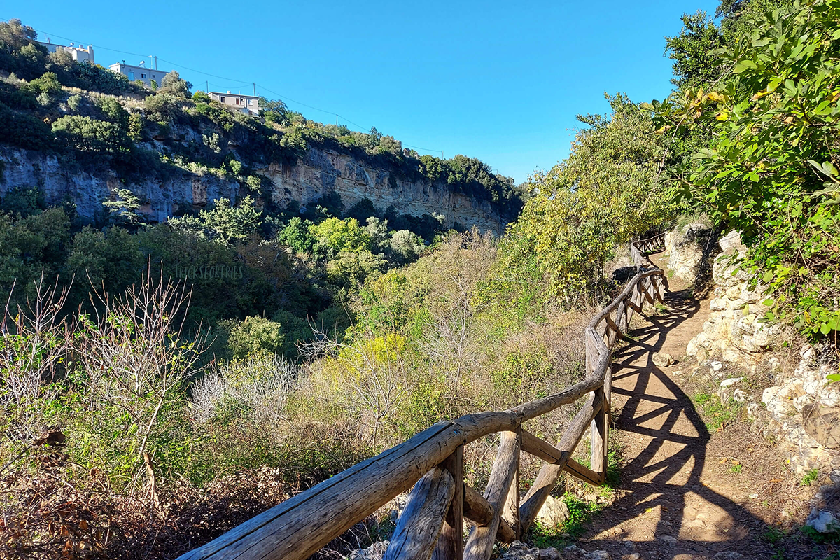 Mili Gorge Trailhead (North)