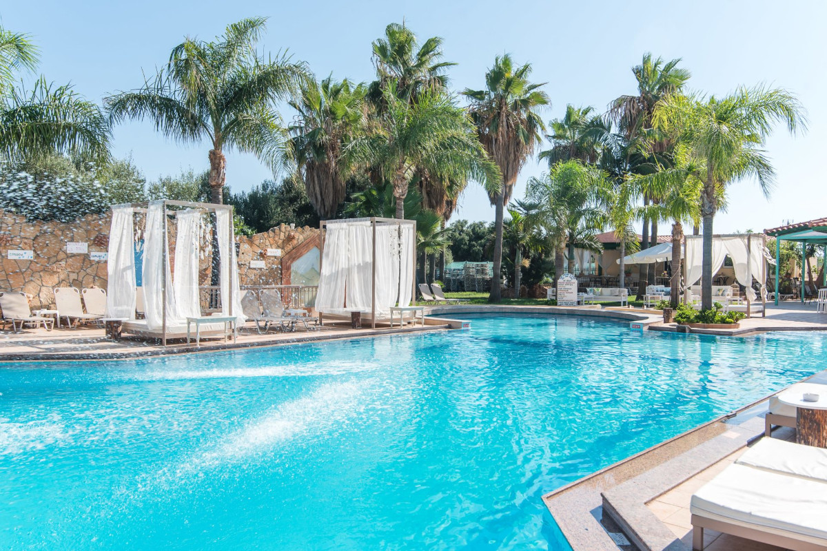Oasis Pool Bar 