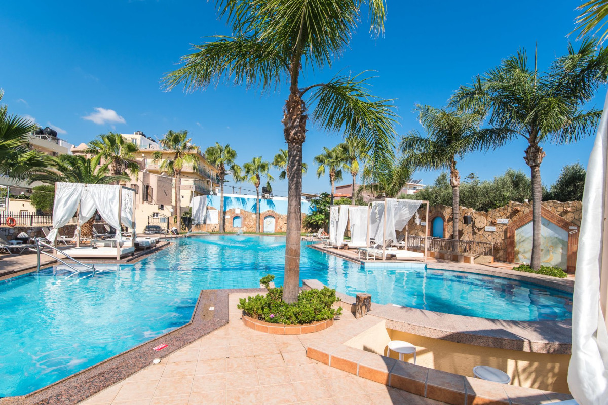 Oasis Pool Bar 