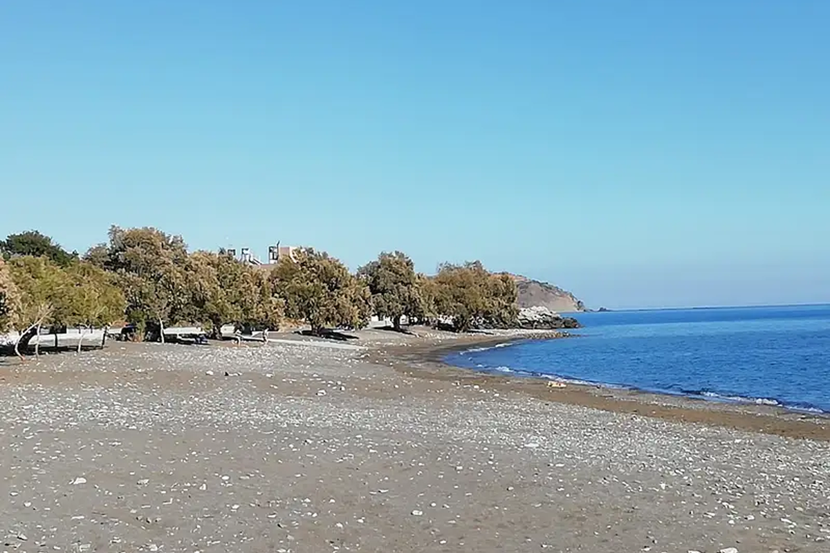 Παραλία Πέρα Τσούτσουρας