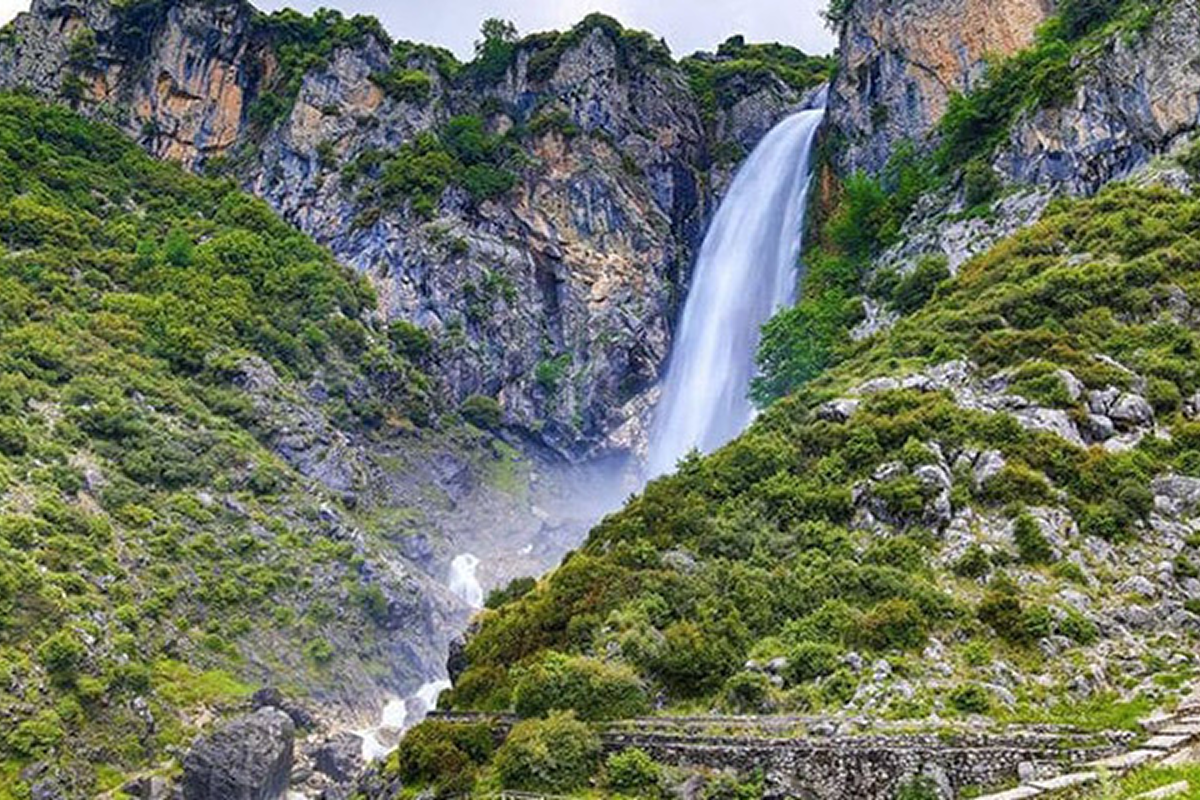 Der Abas-Wasserfall
