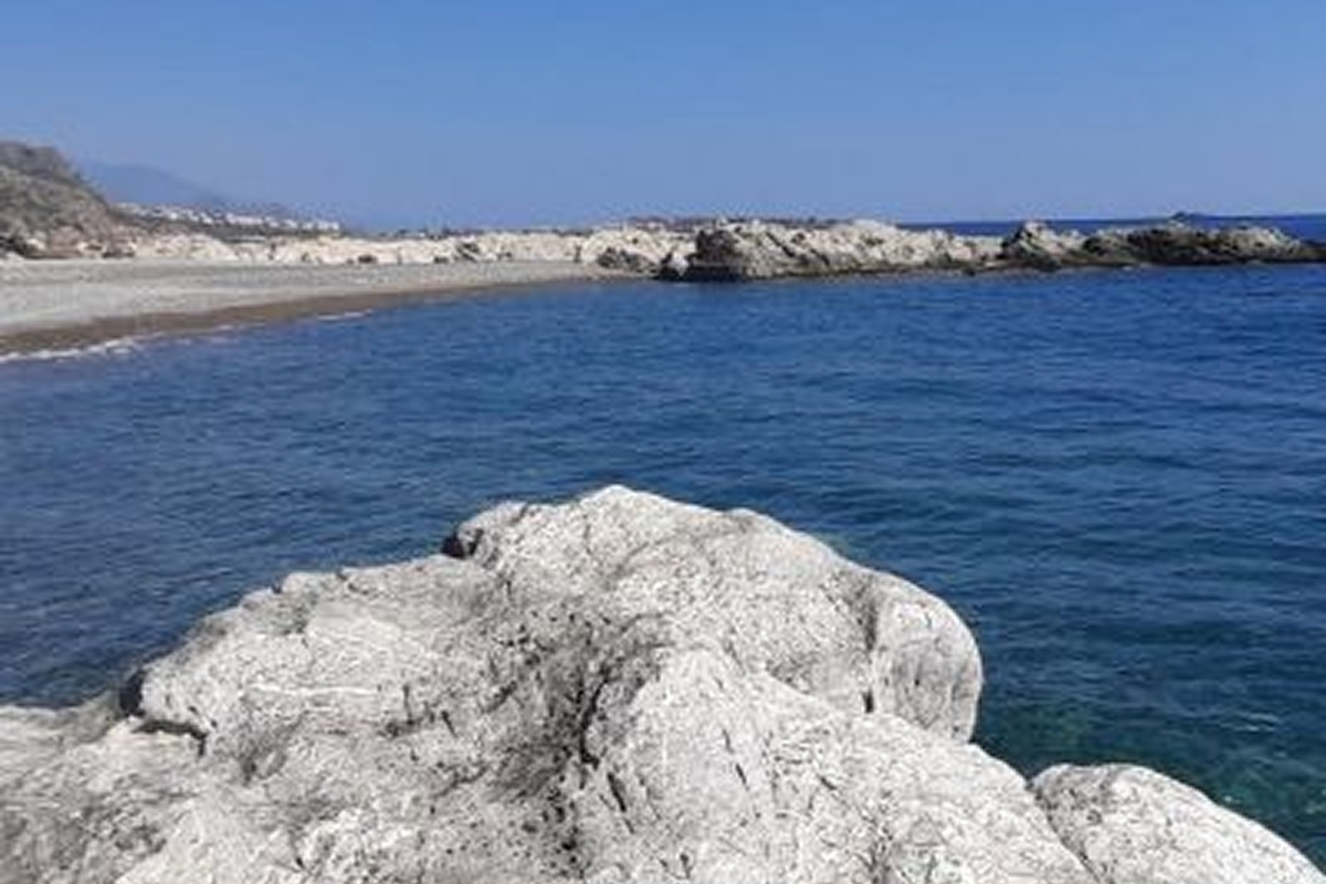 Plakaki Beach photo 2