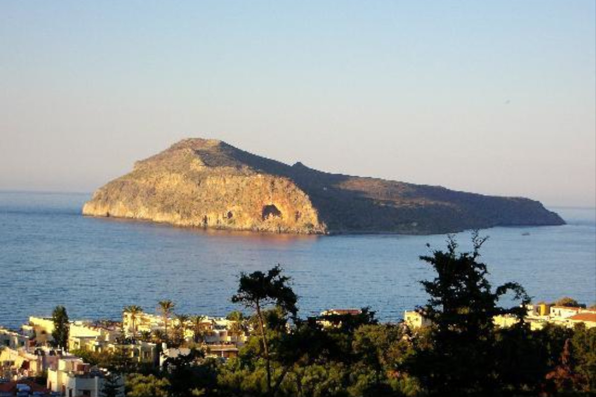 Χανιά: Περιήγηση με σκάφος διάρκειας 3,5 ωρών με κολύμπι, κολύμβηση με αναπνευστήρα και θέαση από το γυάλινο πάτο