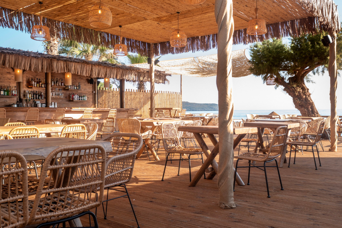 Isola Seaside Restaurant