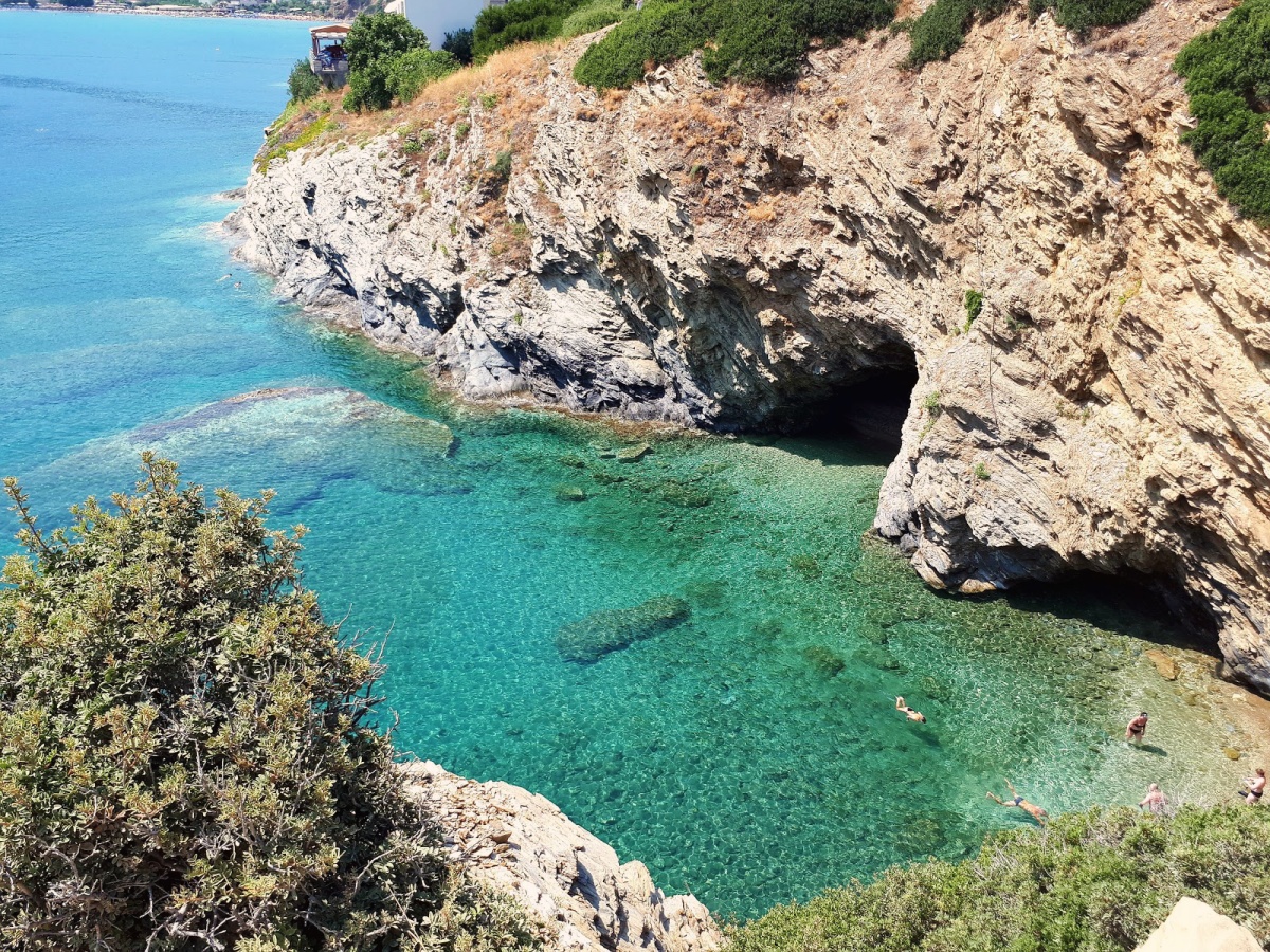 Caves Beach